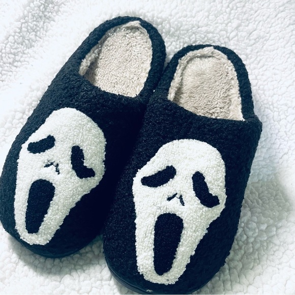 👻NWT Ghost Face Fleece Slippers – Scream Movie Lovers – Size US 7-7.5 Halloween - Picture 9 of 9